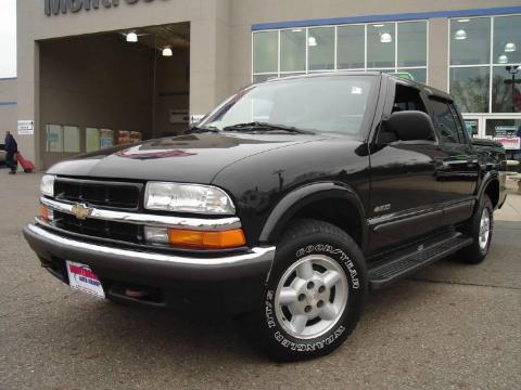 Onyx Black Chevrolet S10 LS Crew Cab 4x4.  Click to enlarge.