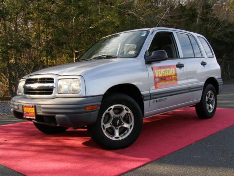 Silver Metallic Chevrolet Tracker 4WD Hard Top.  Click to enlarge.