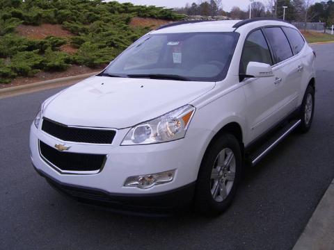 Summit White Chevrolet Traverse LT.  Click to enlarge.