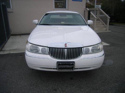 Vibrant White Lincoln Town Car Executive.  Click to enlarge.