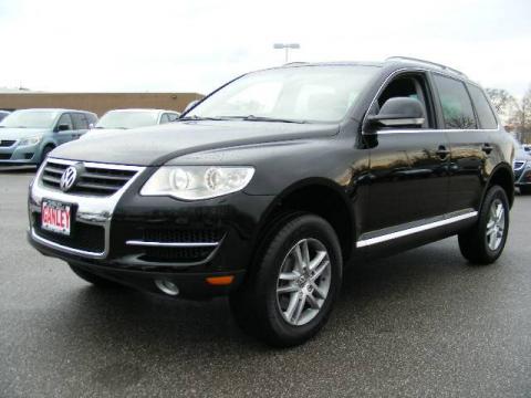 Black Uni Volkswagen Touareg 2 VR6.  Click to enlarge.