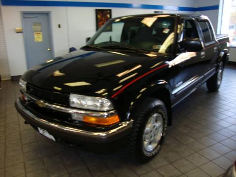 Onyx Black Chevrolet S10 LS Crew Cab 4x4.  Click to enlarge.