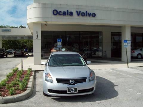 Radiant Silver Metallic Nissan Altima 3.5 SE.  Click to enlarge.