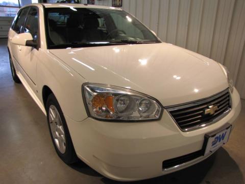 White Chevrolet Malibu Maxx LT Wagon.  Click to enlarge.