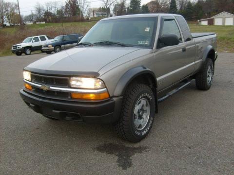 Light Pewter Metallic Chevrolet S10 LS Extended Cab 4x4.  Click to enlarge.