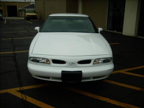 Bright White 1998 Oldsmobile Eighty-Eight LS with Gray interior Bright White Bright White 1998 Oldsmobile Eighty-Eight LS with Gray interior Bright White