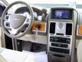 2010 Town & Country Limited #18
