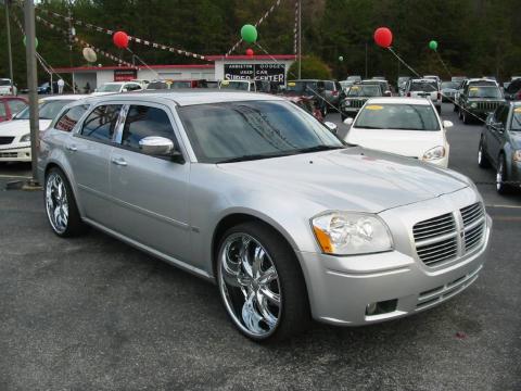 Bright Silver Metallic Dodge Magnum SXT.  Click to enlarge.