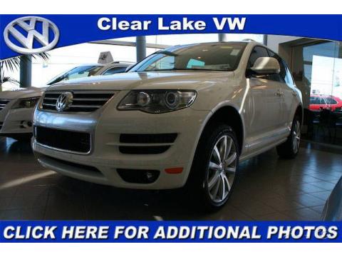 Campanella White Volkswagen Touareg TDI 4XMotion.  Click to enlarge.