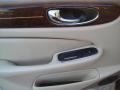 2006 XJ Vanden Plas photo #17
