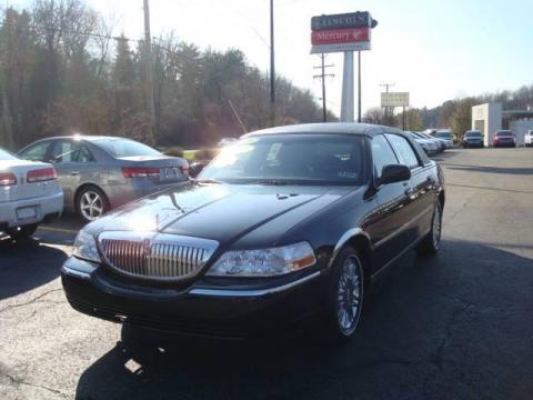 Black Lincoln Town Car Signature Limited.  Click to enlarge.
