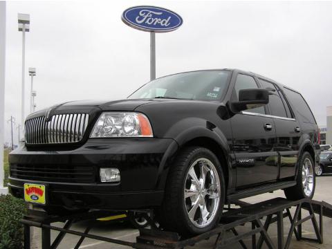 Black Lincoln Navigator Ultimate.  Click to enlarge.