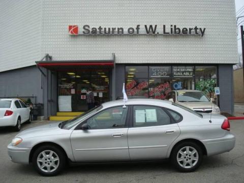 Silver Frost Metallic Ford Taurus SE.  Click to enlarge.