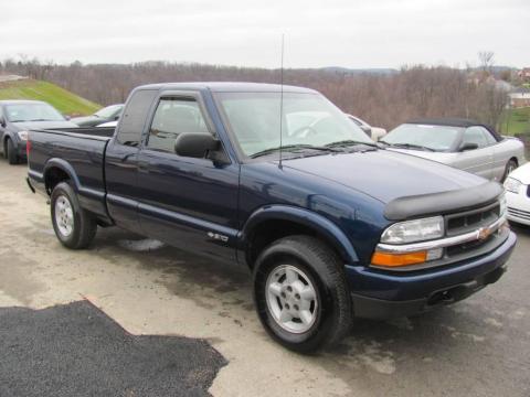 Indigo Blue Metallic Chevrolet S10 LS Extended Cab 4x4.  Click to enlarge.