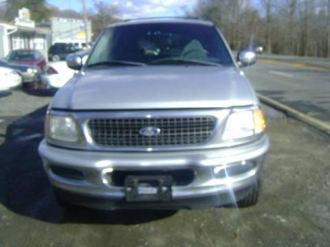 Silver Metallic Ford Expedition XLT 4x4.  Click to enlarge.