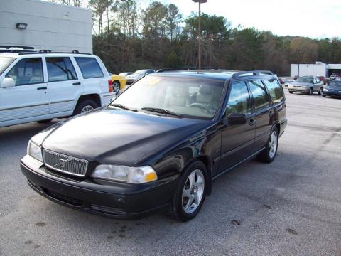 Black Volvo V70 T5.  Click to enlarge.