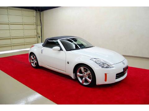 Moonlight White Nissan 350Z Touring Roadster.  Click to enlarge.