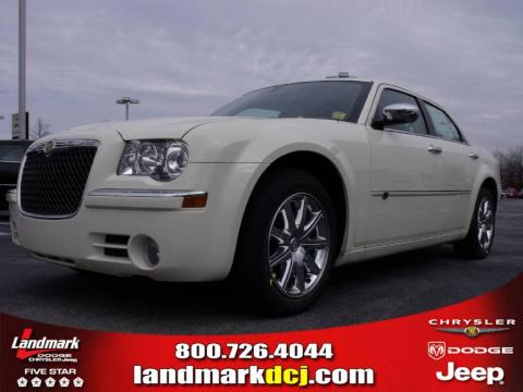 Cool Vanilla White Chrysler 300 C HEMI.  Click to enlarge.