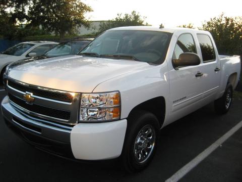 Summit White Chevrolet Silverado 1500 LS Crew Cab.  Click to enlarge.