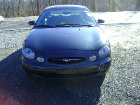 Pacific Green Metallic Ford Taurus SE.  Click to enlarge.