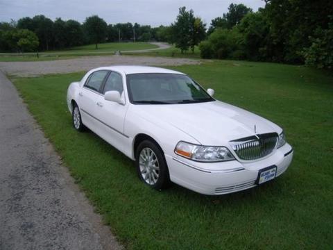Vibrant White Lincoln Town Car Signature.  Click to enlarge.