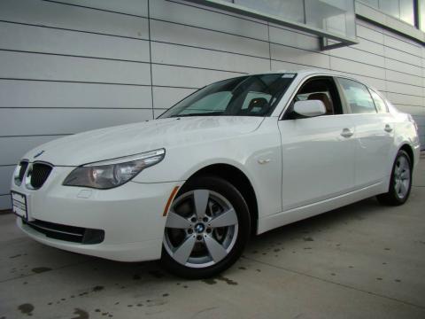 Alpine White BMW 5 Series 528xi Sedan.  Click to enlarge.