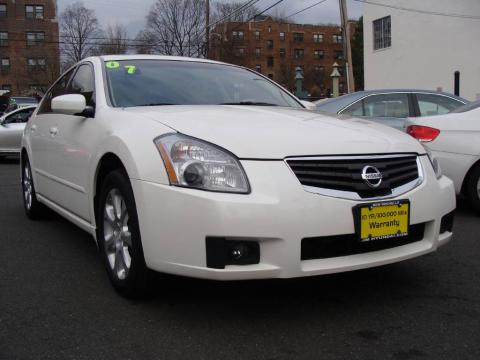 Winter Frost Pearl Nissan Maxima 3.5 SL.  Click to enlarge.