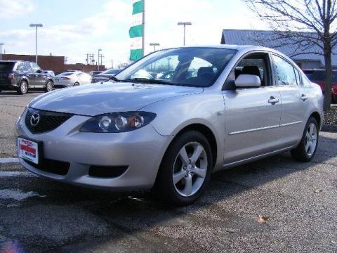 Sunlight Silver Metallic Mazda MAZDA3 i Sedan.  Click to enlarge.