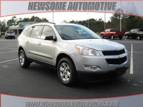 Silver Ice Metallic Chevrolet Traverse LS.  Click to enlarge.