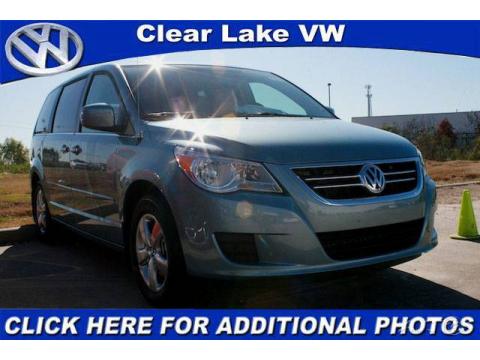 Antigua Blue Metallic Volkswagen Routan SE.  Click to enlarge.