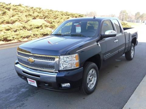 Imperial Blue Metallic Chevrolet Silverado 1500 LT Extended Cab.  Click to enlarge.