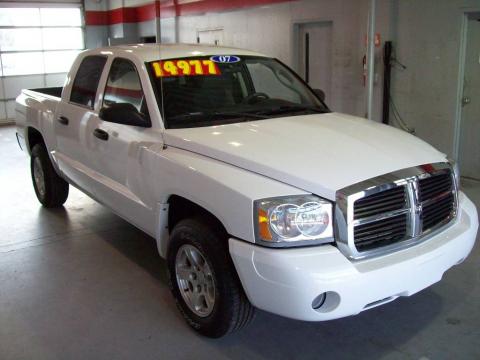 Bright White Dodge Dakota SLT Quad Cab.  Click to enlarge.