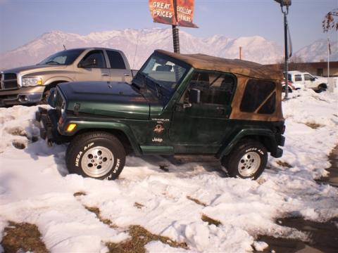 Forest Green Pearlcoat Jeep Wrangler Sahara 4x4.  Click to enlarge.