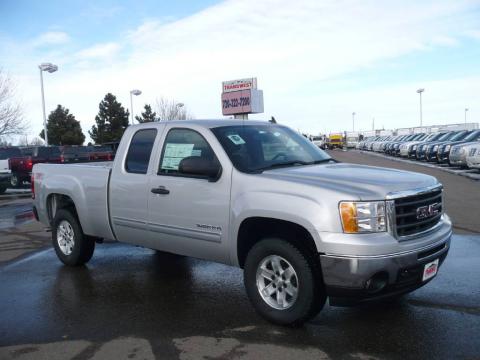 Pure Silver Metallic GMC Sierra 1500 SLE Extended Cab 4x4.  Click to enlarge.