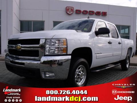 Summit White Chevrolet Silverado 2500HD LT Crew Cab.  Click to enlarge.