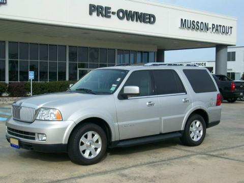 Silver Birch Metallic Lincoln Navigator Luxury.  Click to enlarge.
