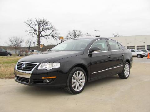 Deep Black Volkswagen Passat Komfort Sedan.  Click to enlarge.