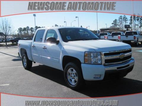 Summit White Chevrolet Silverado 1500 LT Crew Cab 4x4.  Click to enlarge.