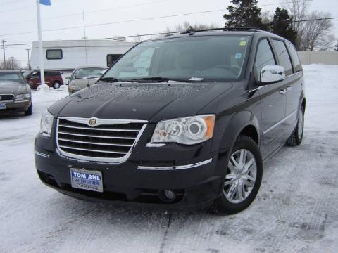 Brilliant Black Crystal Pearlcoat Chrysler Town & Country Limited.  Click to enlarge.