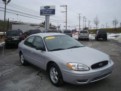 Silver Frost Metallic Ford Taurus SE.  Click to enlarge.