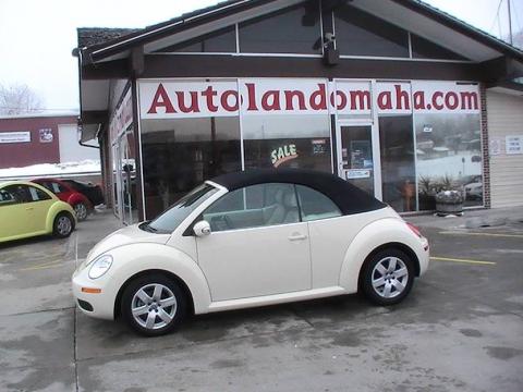 Harvest Moon Beige Volkswagen New Beetle 2.5 Convertible.  Click to enlarge.