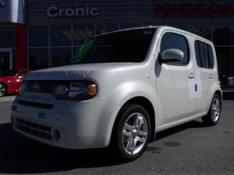 White Pearl Nissan Cube 1.8 SL.  Click to enlarge.
