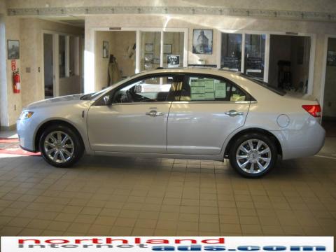 Brilliant Silver Metallic Lincoln MKZ FWD.  Click to enlarge.