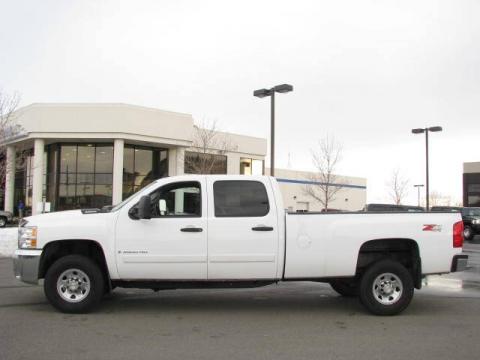Summit White Chevrolet Silverado 3500HD LT Crew Cab 4x4.  Click to enlarge.