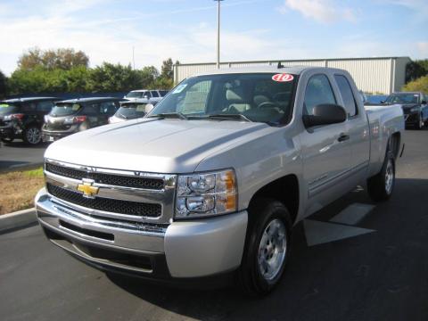 Sheer Silver Metallic Chevrolet Silverado 1500 LT Extended Cab.  Click to enlarge.