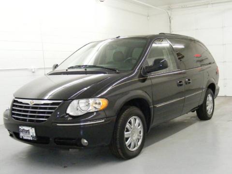 Brilliant Black Crystal Pearl Chrysler Town & Country Limited.  Click to enlarge.