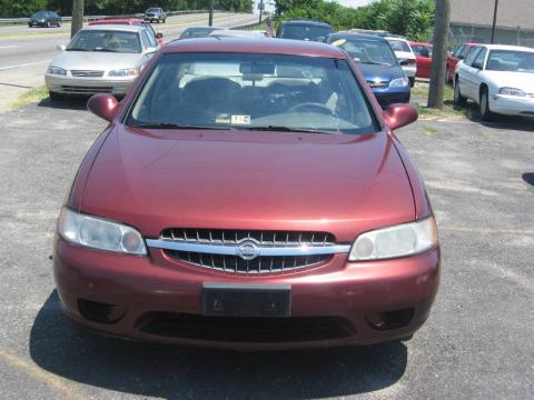 Nouveau Ruby Nissan Altima GXE.  Click to enlarge.