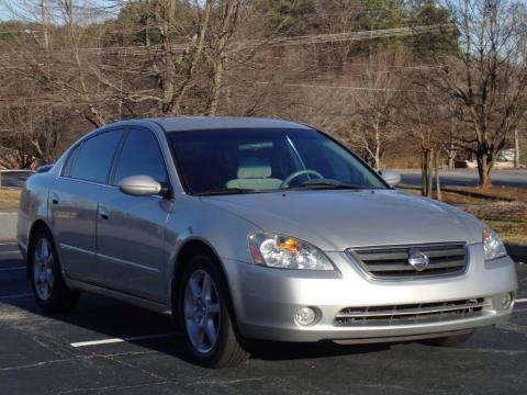 Sheer Silver Metallic Nissan Altima 3.5 SE.  Click to enlarge.