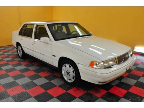 White Volvo 960 Sedan.  Click to enlarge.