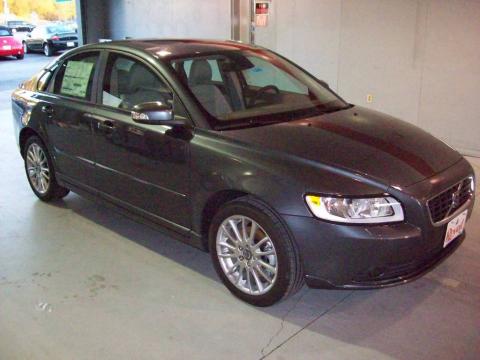 Titanium Grey Metallic Volvo S40 2.4i.  Click to enlarge.